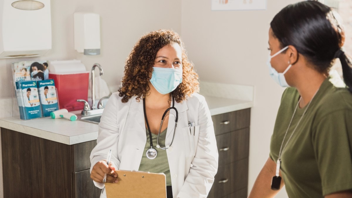 A female patient speaks to her physician about antimicrobial resistance.