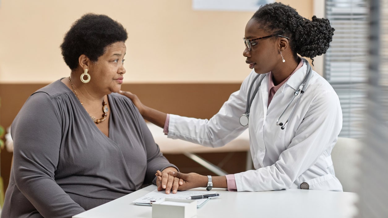 Woman discusses health concerns with doctor.