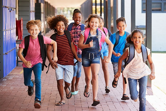 niños corriendo