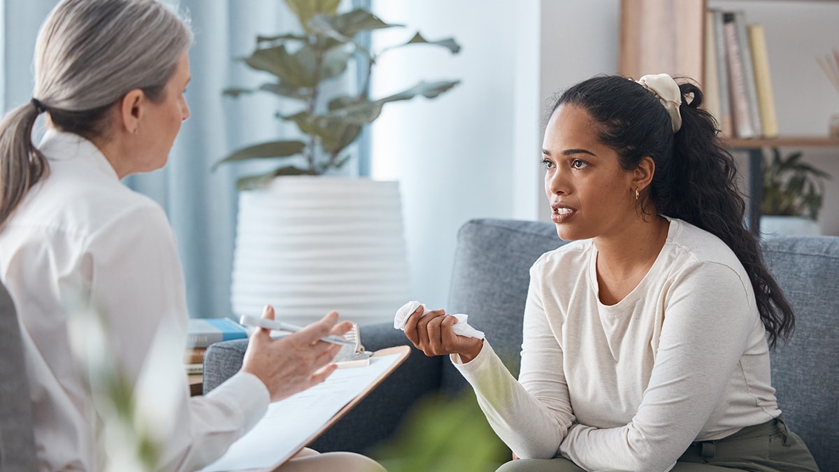 A genetic counselor is talking to a patient.