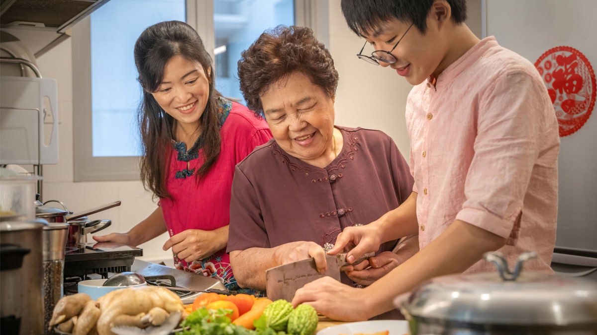 Familia cocinando