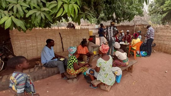 Guinea FETP residents are leading discussions with community members on the COVID-19 pandemic