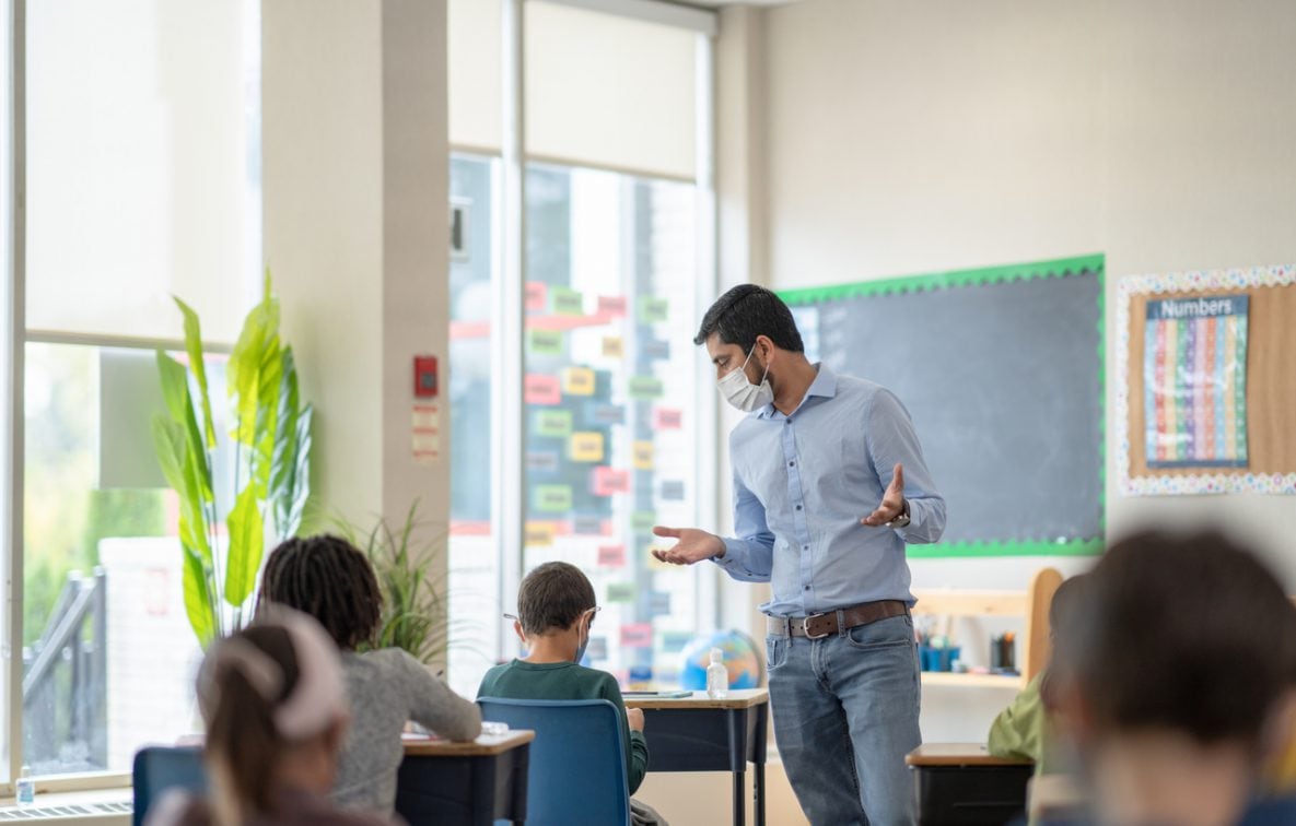 Teacher wearing a mark in a classroom