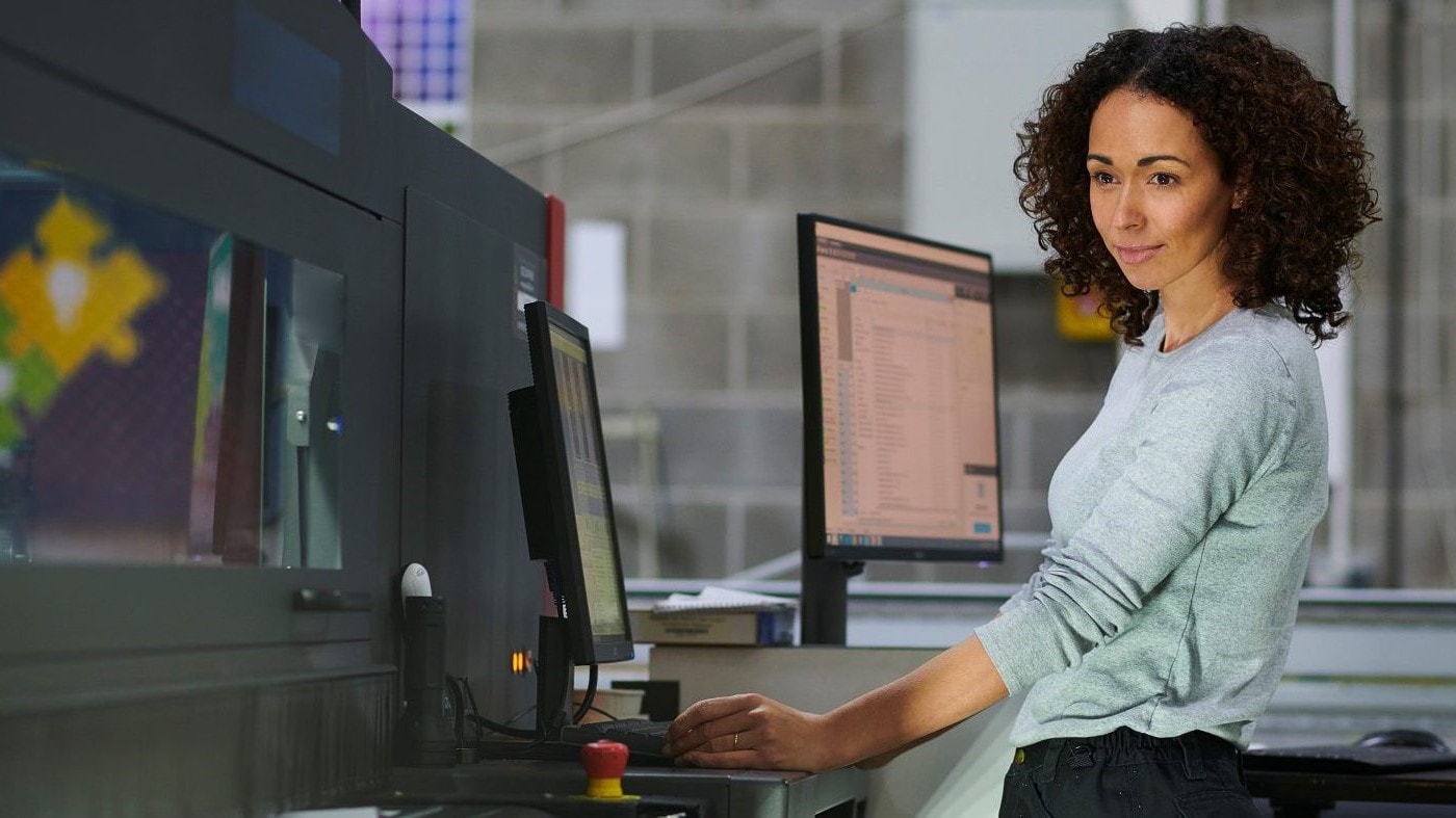 female printer operator