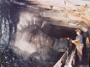 Water sprays on a longwall shearer to reduce respirable dust