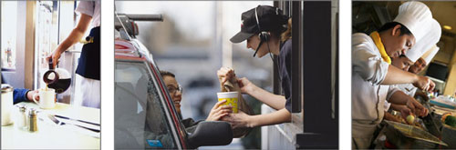 Mujer sirviendo caf%26eacute; a un cliente en un restaurante; Empleado sonriente de un restaurante de servicio r%26aacute;pido entreg%26aacute;ndole una bebida a una mujer sentada en su auto desde una ventanilla; Chefs asi%26aacute;ticos trabajando en la cocina