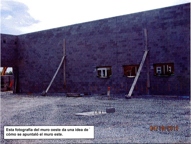 Fotografía 3. Apuntalamiento del muro interior. (Fotografía cortesía de la TOSHA.)