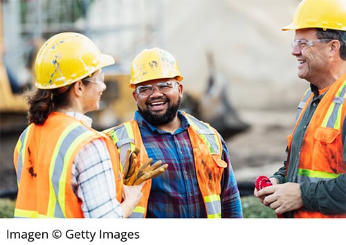 Equipo de protección personal para la prevención. Cascos para la construcción