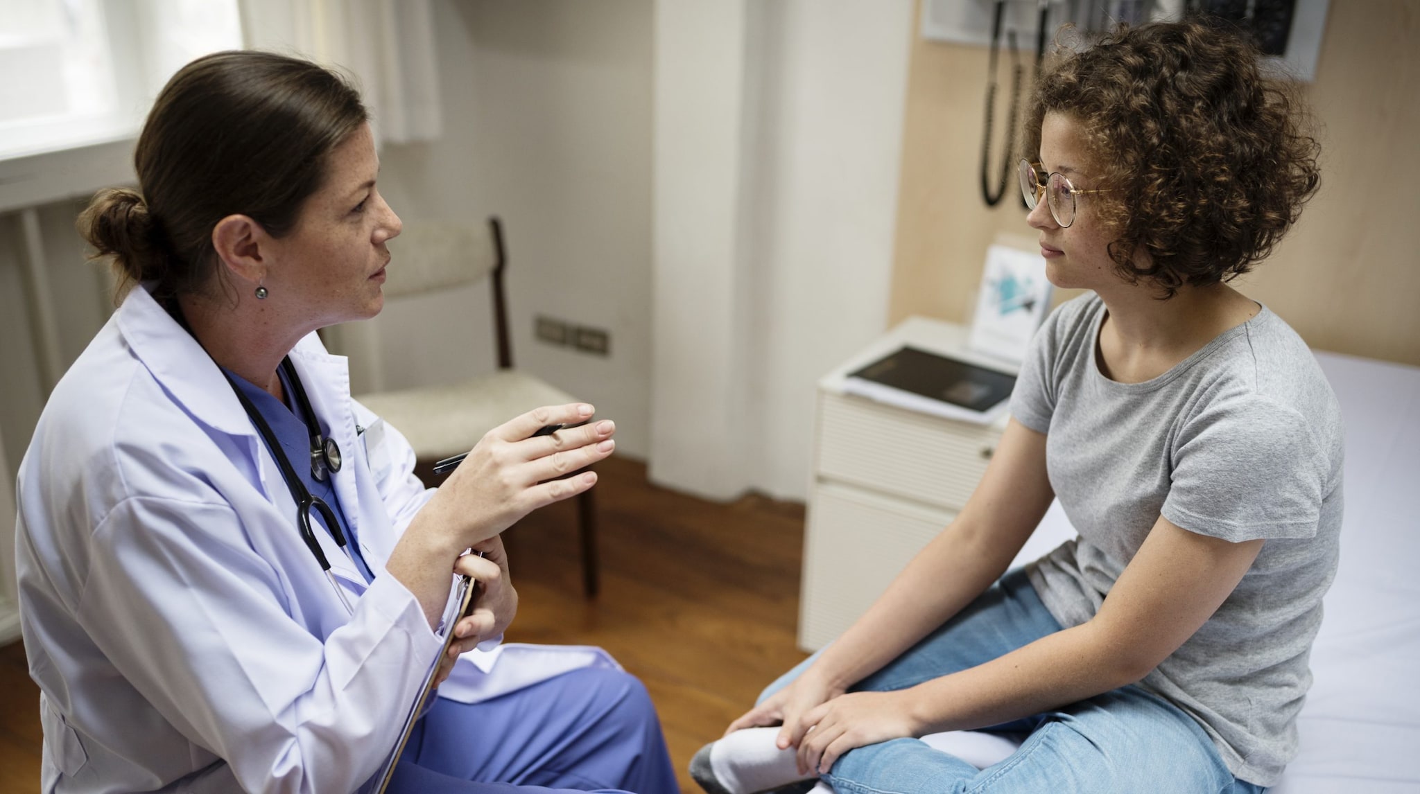 Health care provider talks with teen about e-cigarettes.